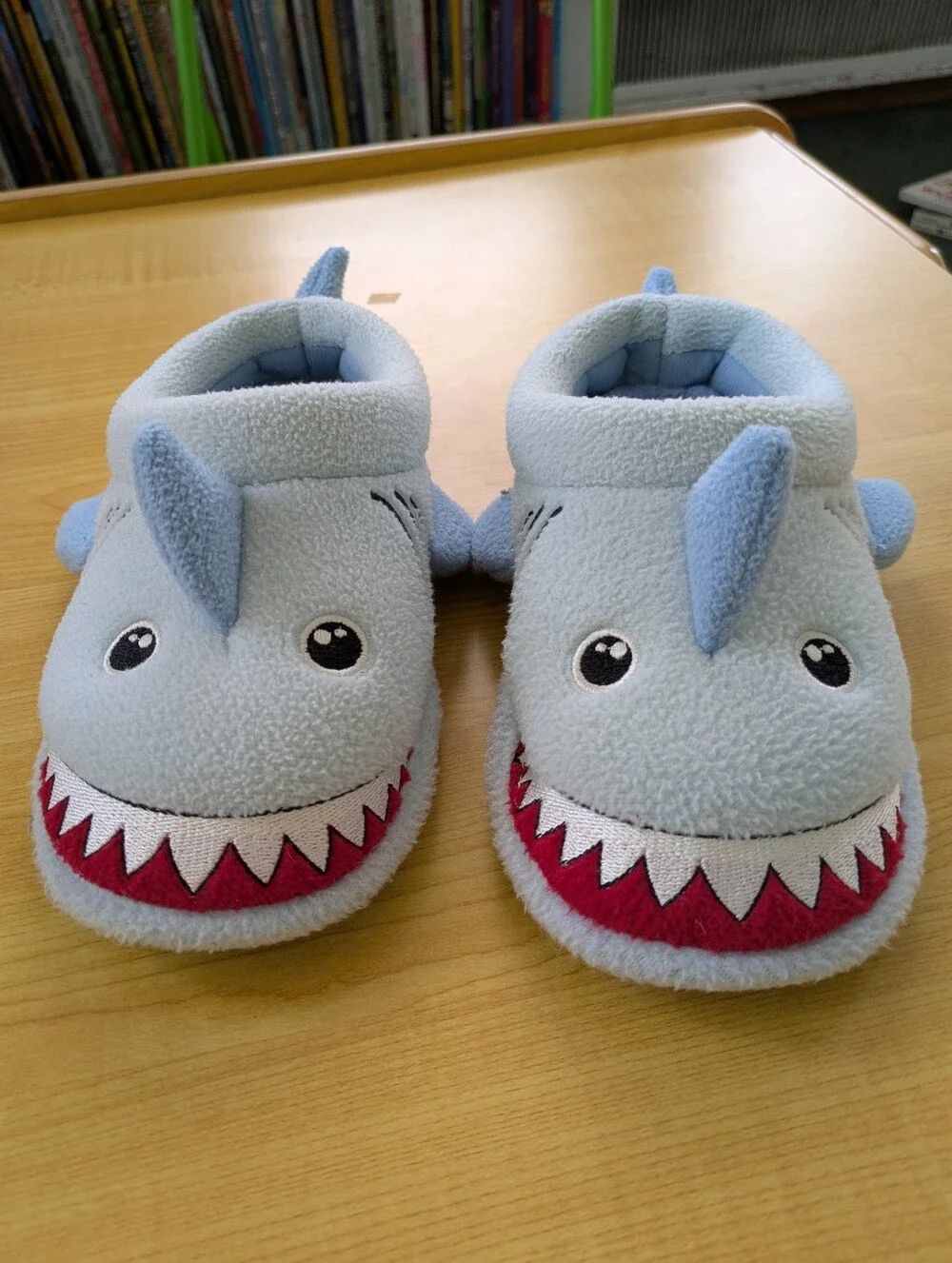 Dearfoams Shark Clog Slipper